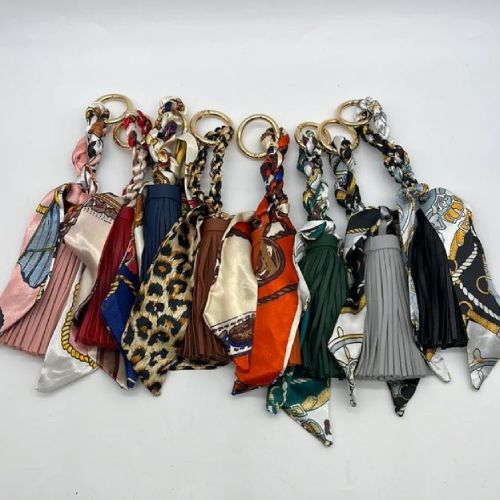 SCARF TASSELS KEYCHAIN