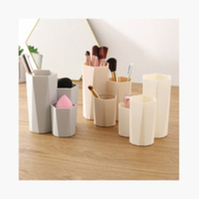 Makeup accessories holder
